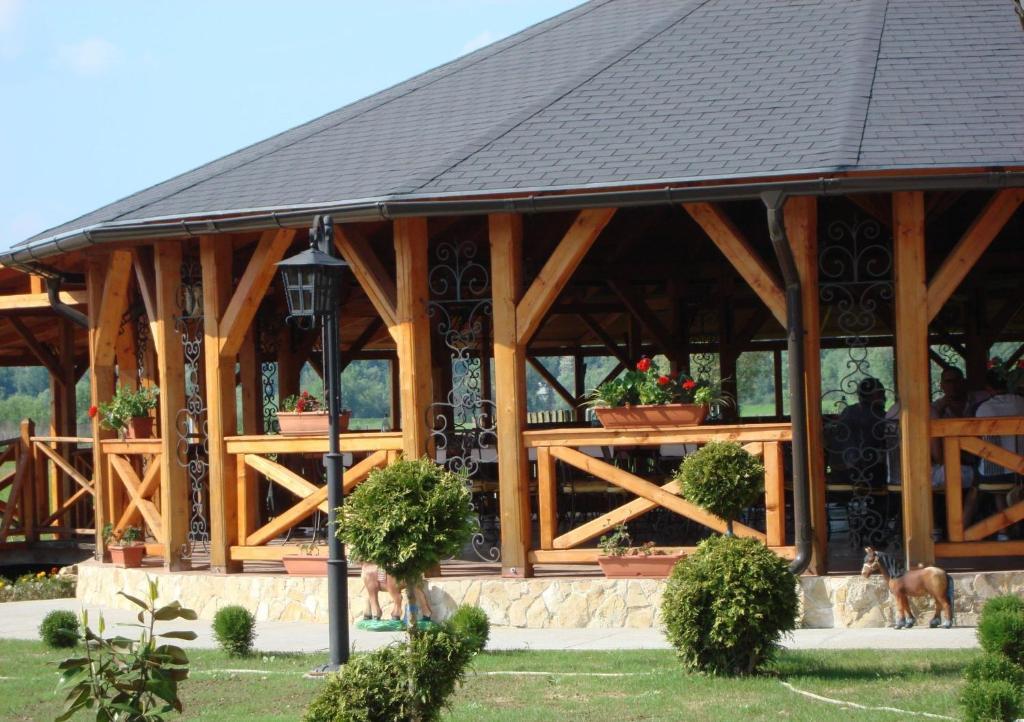 Pension La Taticu Sacalaseni Екстер'єр фото