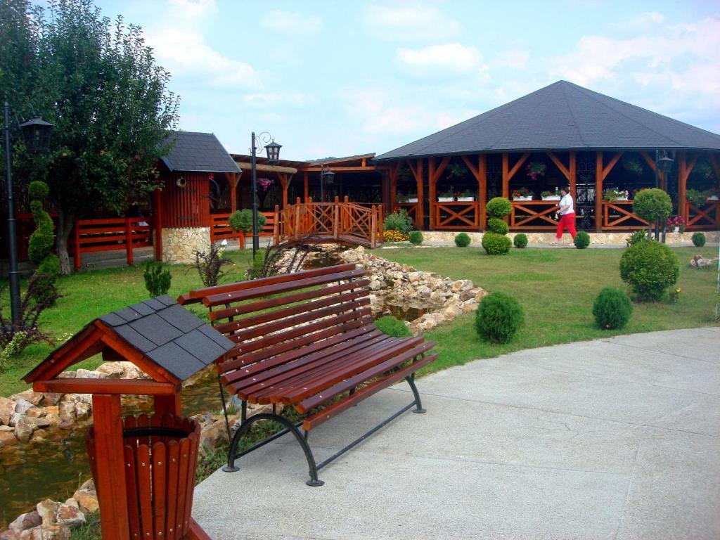 Pension La Taticu Sacalaseni Екстер'єр фото